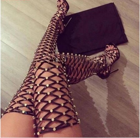 /products/sandalias-gladiador-con-tachuelas-altas/