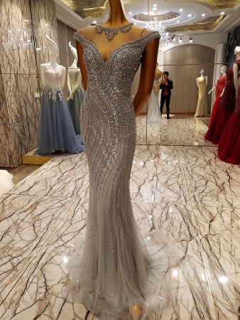 /products/vestido-de-gala-con-pedreria-y-gasa/