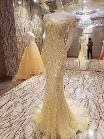 /products/vestido-de-gala-con-lentejuela-y-tul/