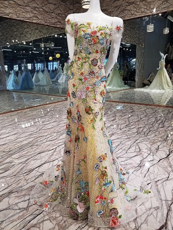 /products/vestido-de-gala-floral-y-lentejuela/